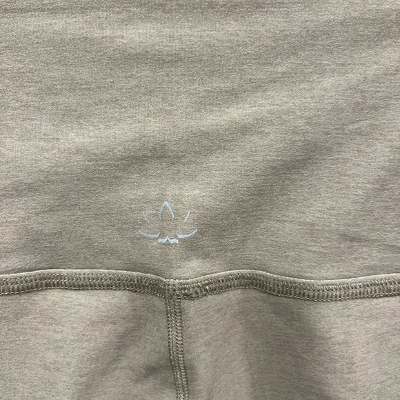 Beyond Yoga size small leggings - Picture 3 of 4